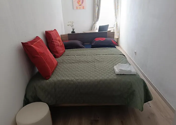 Chez Opportune Σαρλρουά